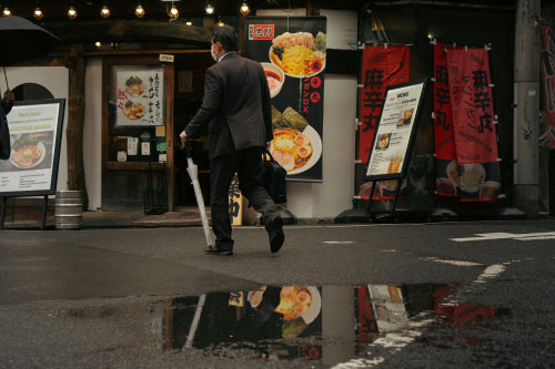 How to Pick an Umbrella for Office Commutes