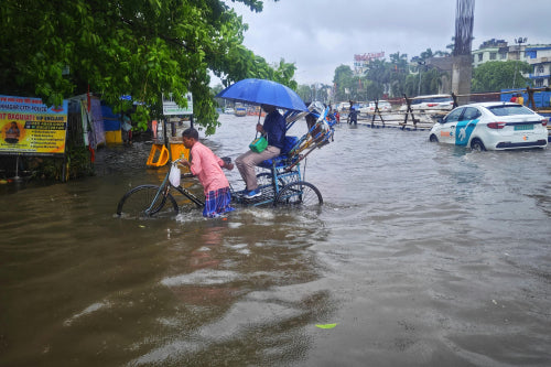Daily Commuting Strategies During Monsoon Peaks