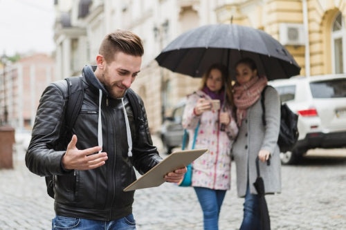 How to Build a Simple Monsoon Essentials Checklist