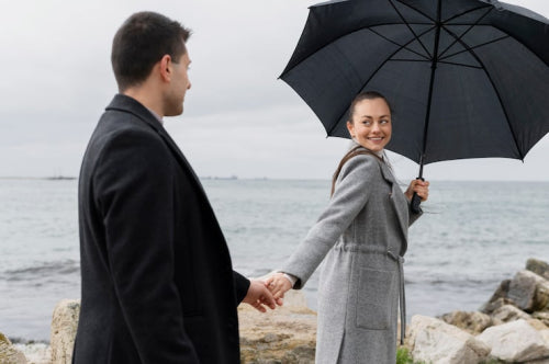 Automatic Umbrella vs Manual Umbrella: Which One Is Easier to Use?