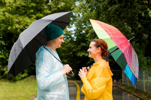 How to Choose Between Small Umbrellas and Large-Canopy Umbrellas