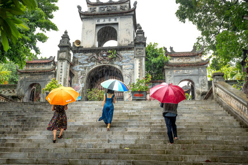 Factors to Consider When Choosing Lightweight Weather Protection